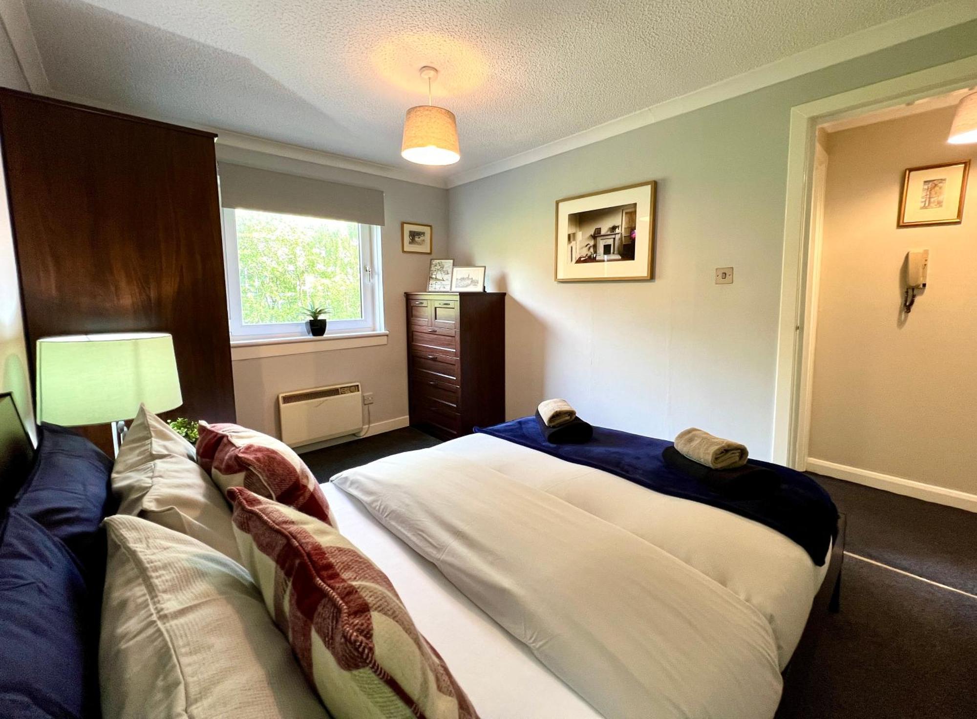 Spacious 2 Bed-Flat In Glasgow City - Free Parking Екстериор снимка